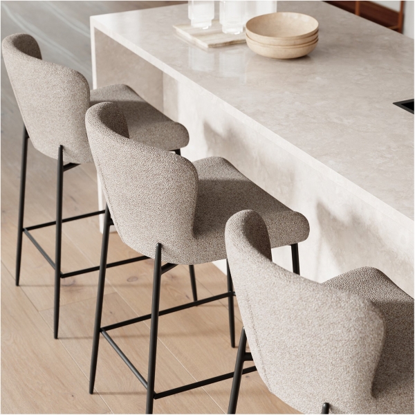 glam-counter-stool-pebble-earth-boucle-fabric-w-black-metal-legs_300206105-07-lifestyle Pusbario kėdė GLAM